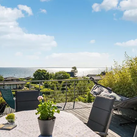 Semesterbostad Gorgeous In With House Sea View